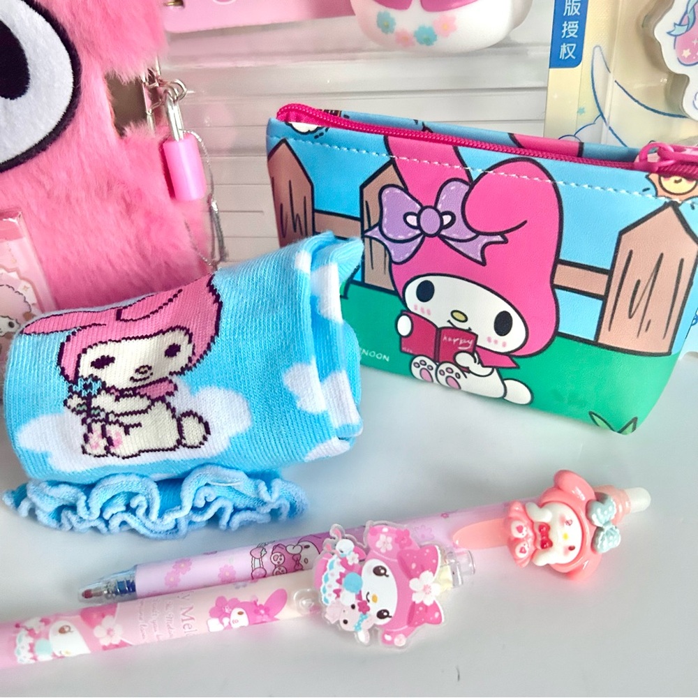 🩷(MY321) My Melody Adorable 9-Piece Fuzzy Journal Bundle! - Picture 3 of 7
